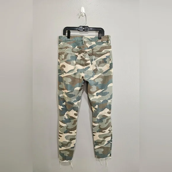 MOTHER Camo High Waisted Looker Ankle Fray - Picture 12 of 12